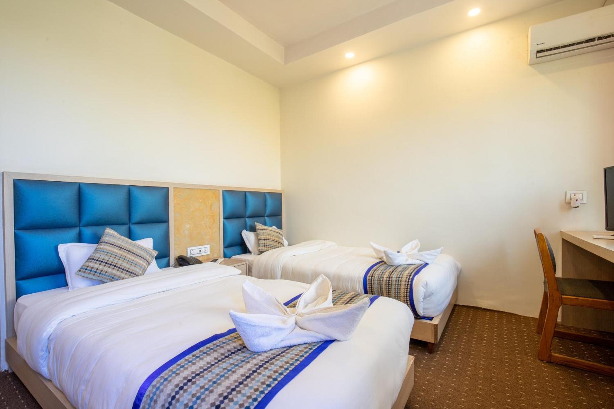 Siddhartha Hotel, Tikapur Extérieur photo